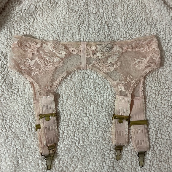 COPY - Victoria’s Secret Garter Belt Size:M/L - Picture 5 of 6